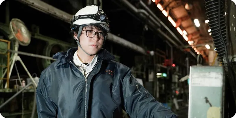 設備保全の作業を行う技術職社員