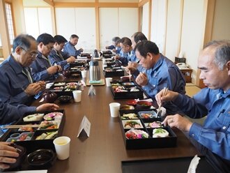 （昼食会の様子）