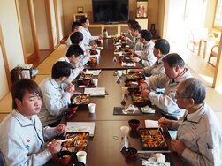 （昼食会の様子）