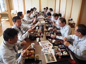 （昼食会の様子）